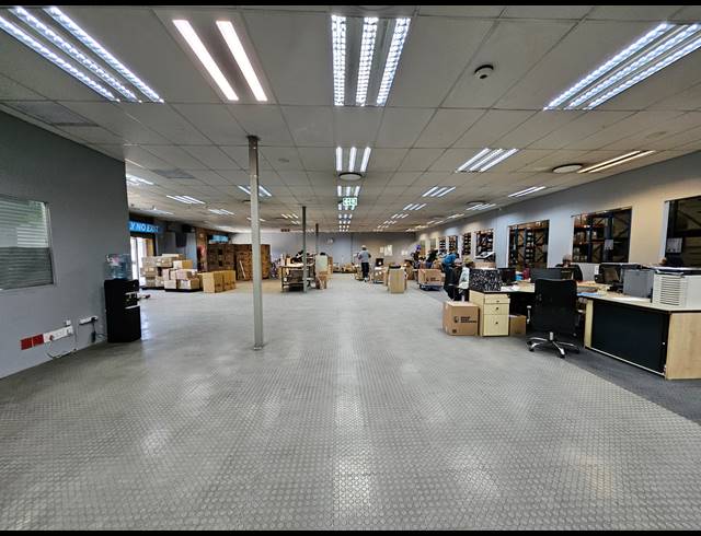 3,137M² WAREHOUSE TO LET IN HALFWAY HOUSE